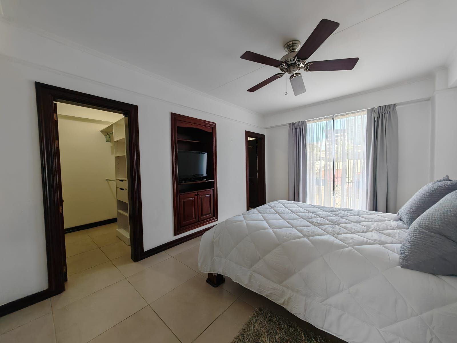 Apartamento Amoblado muy espacioso  - Foto 2