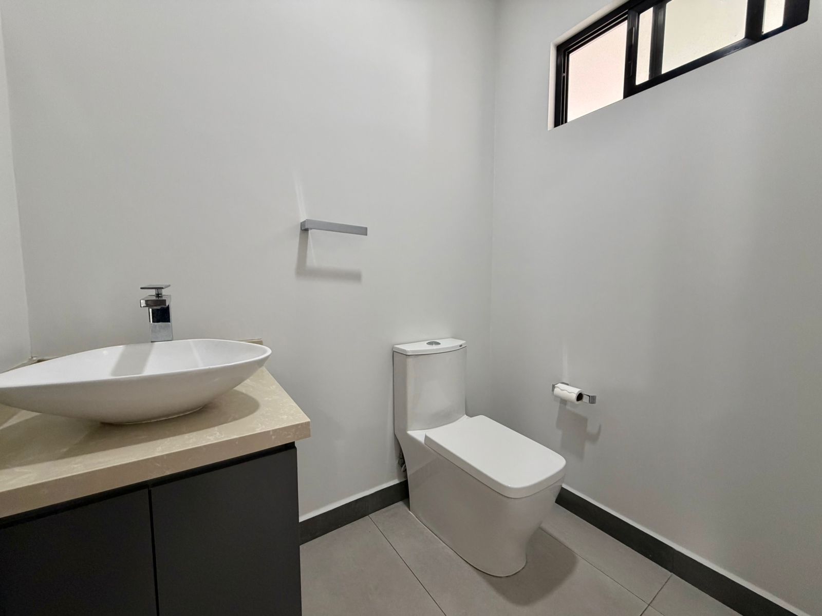 Casa de 3 niveles con arquitectura moderna - Foto 6