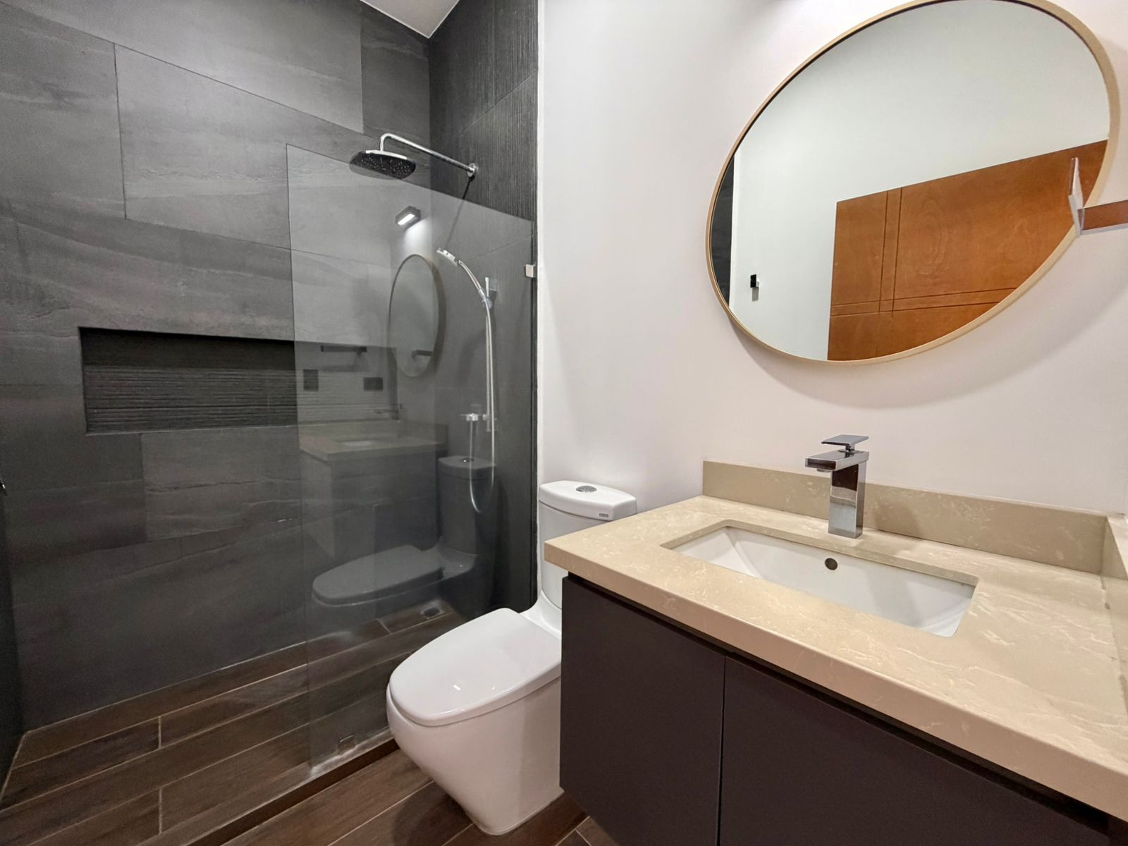 Casa de 3 niveles con arquitectura moderna - Foto 11