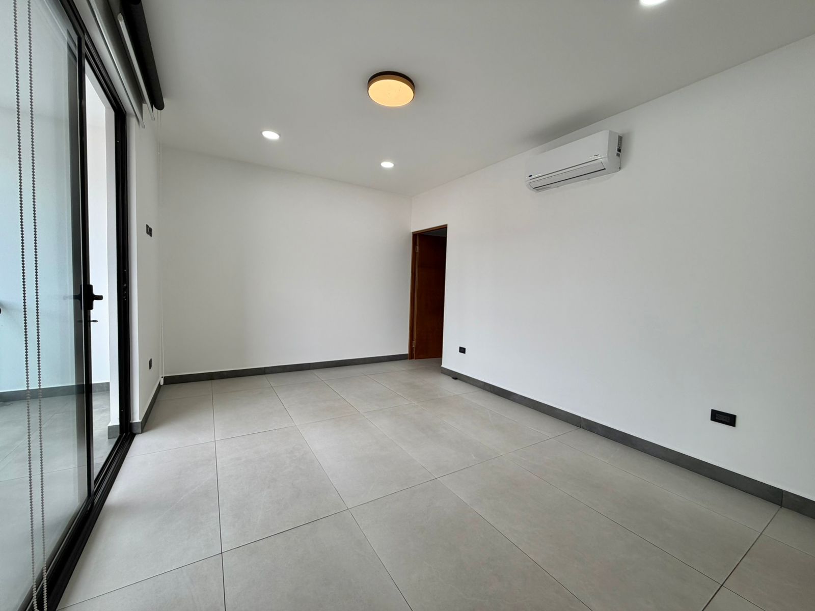 Casa de 3 niveles con arquitectura moderna - Foto 13