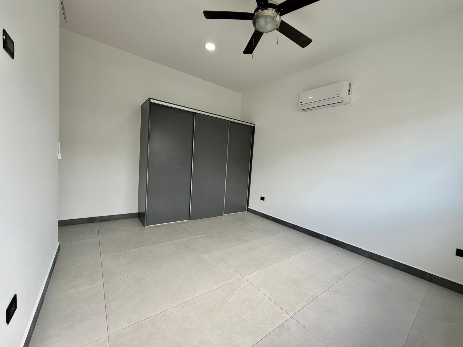 Casa de 3 niveles con arquitectura moderna - Foto 14