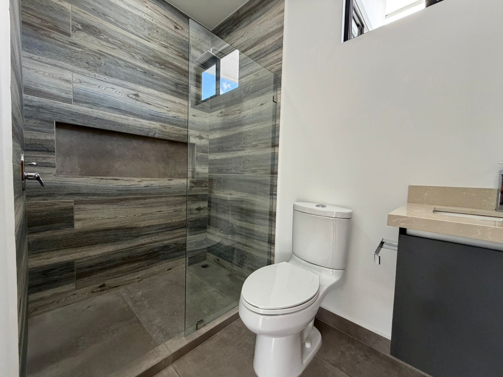 Casa de 3 niveles con arquitectura moderna - Foto 15