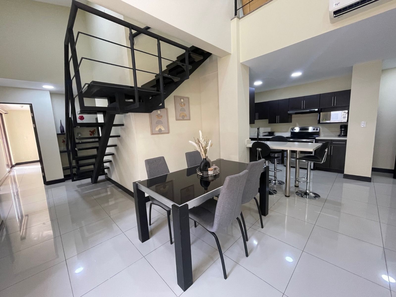 Apartamento tipo Penthouse, Totalmente amoblado - Foto 3