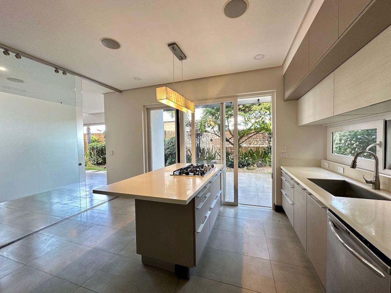 Casa Moderna de amplios espacios - Foto 6