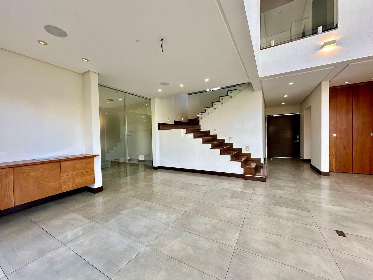 Casa Moderna de amplios espacios - Foto 4