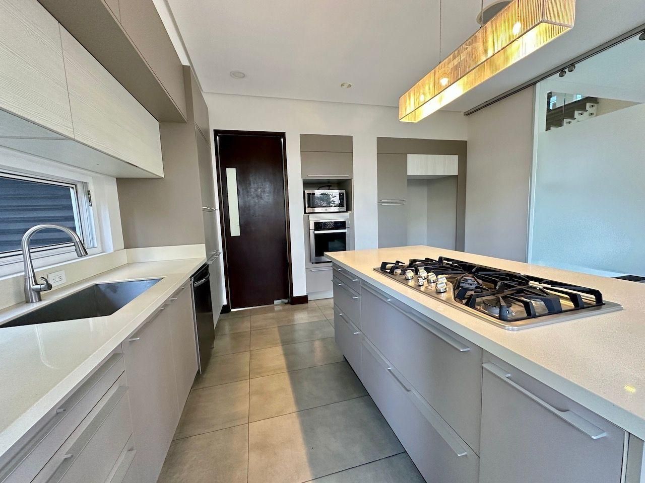 Casa Moderna de amplios espacios - Foto 7