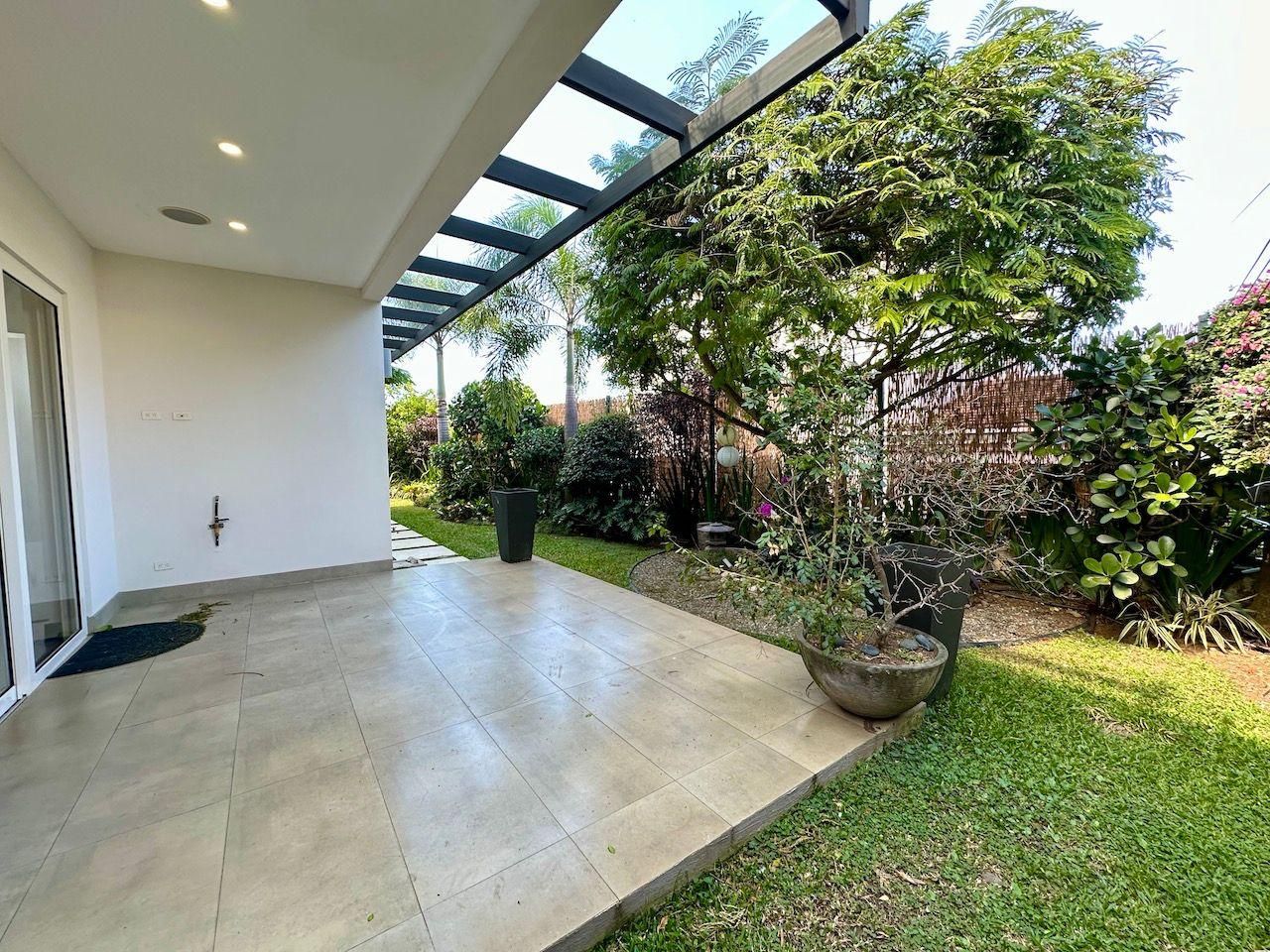 Casa Moderna de amplios espacios - Foto 16