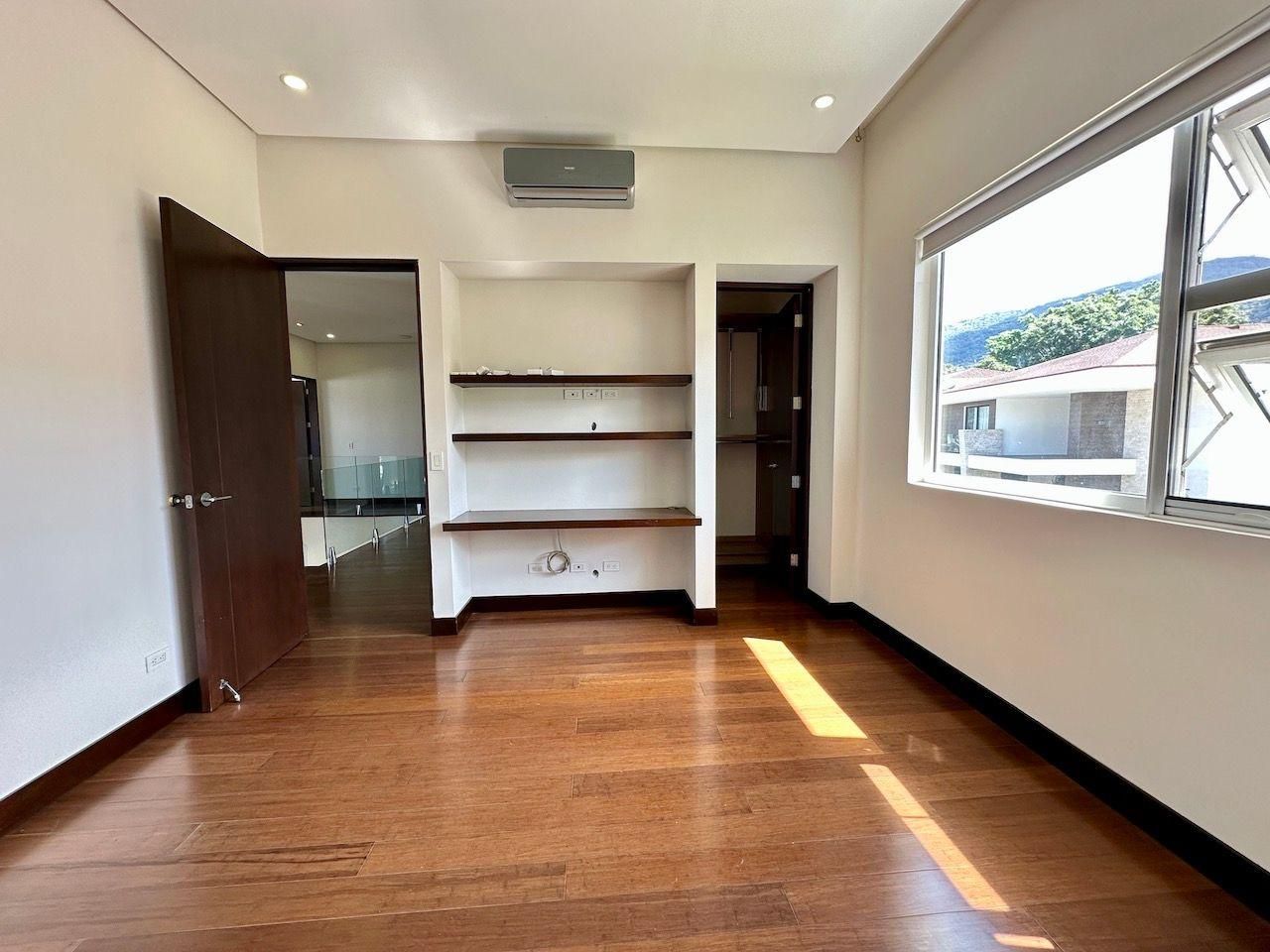 Casa Moderna de amplios espacios - Foto 10