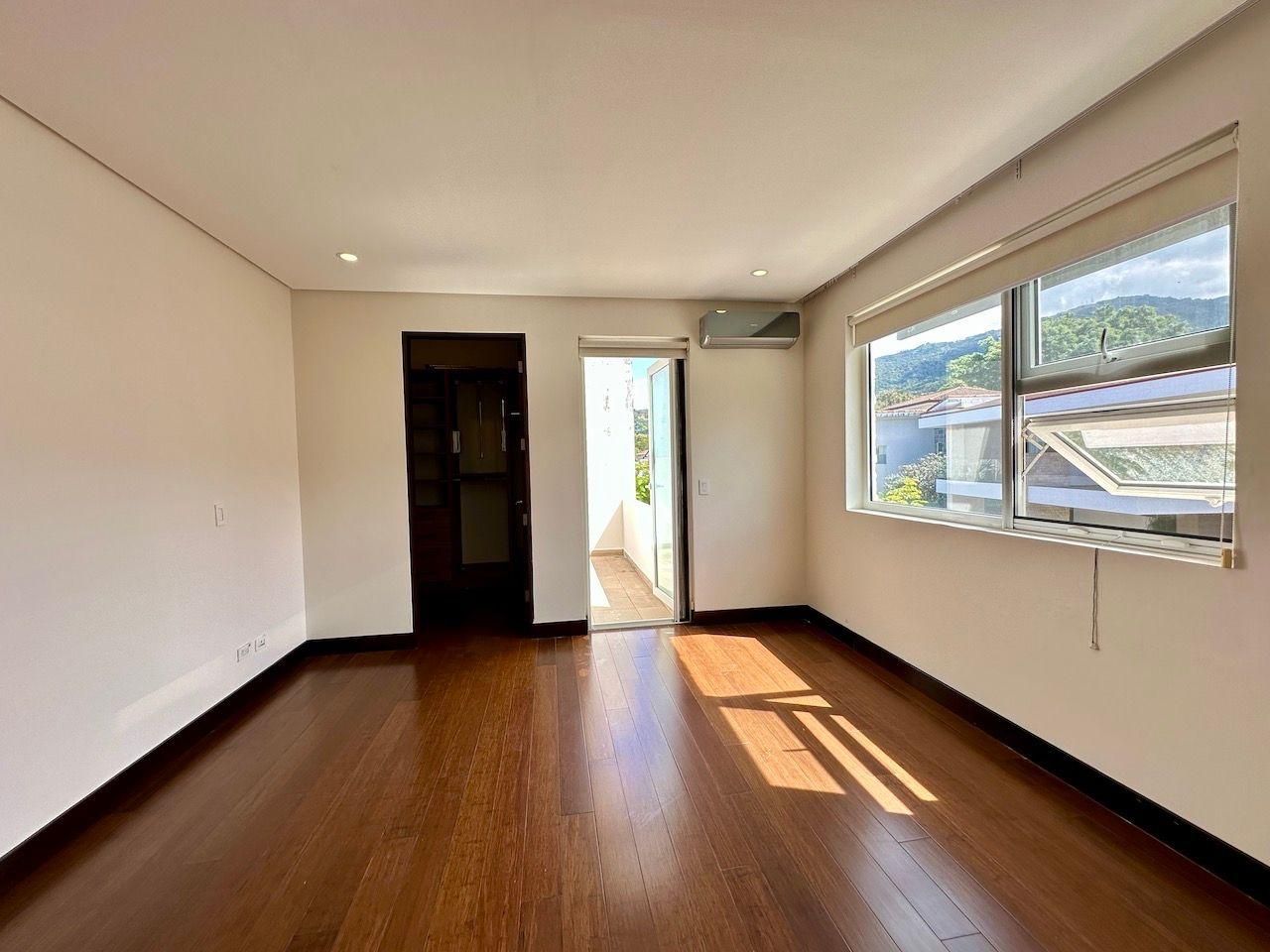 Casa Moderna de amplios espacios - Foto 11