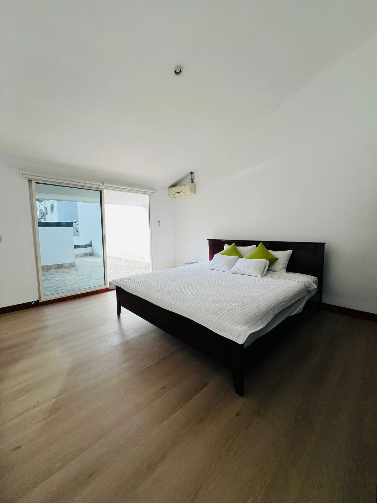 Apartamento Amoblado con Gran Terraza - Foto 6