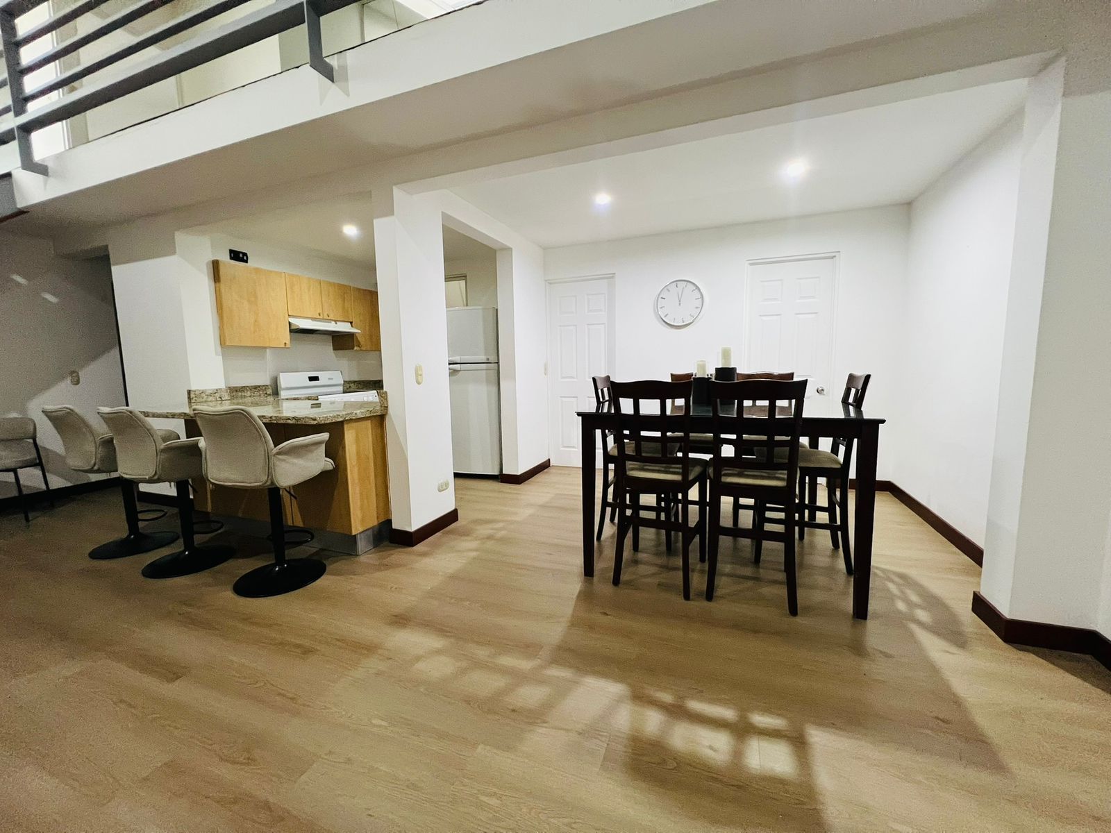 Apartamento Amoblado con Gran Terraza - Foto 3