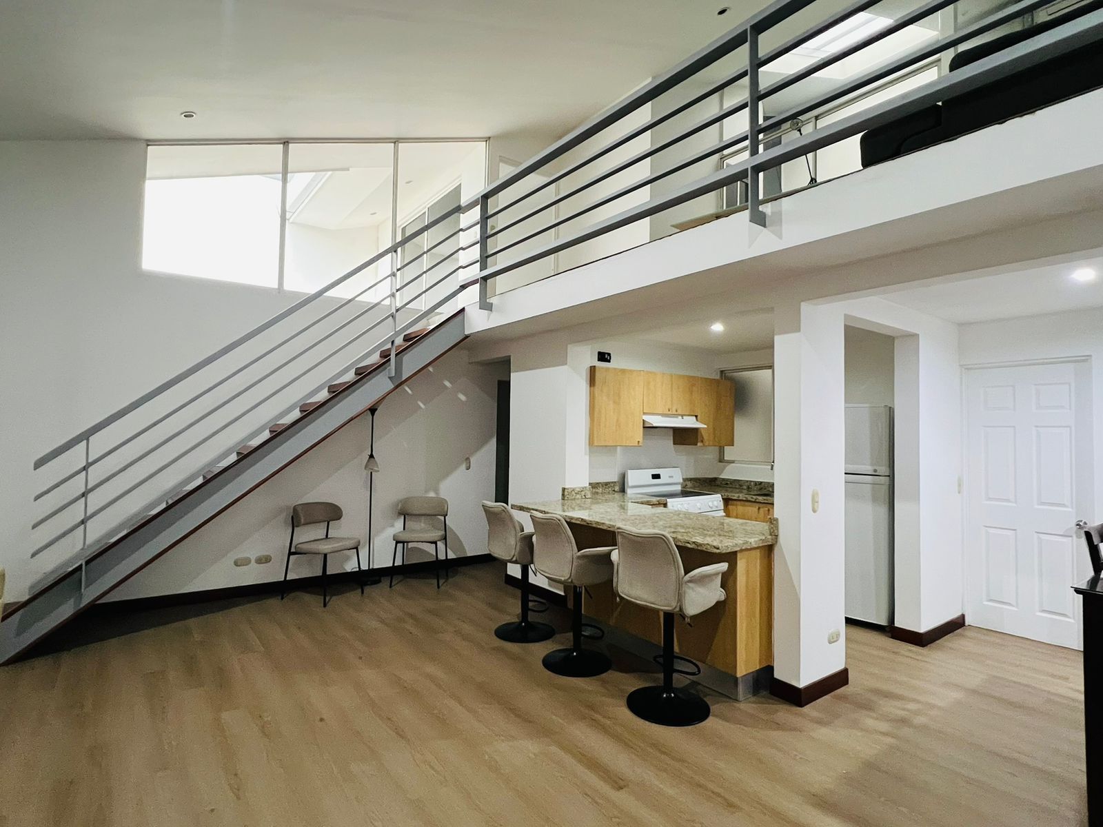 Apartamento Amoblado con Gran Terraza