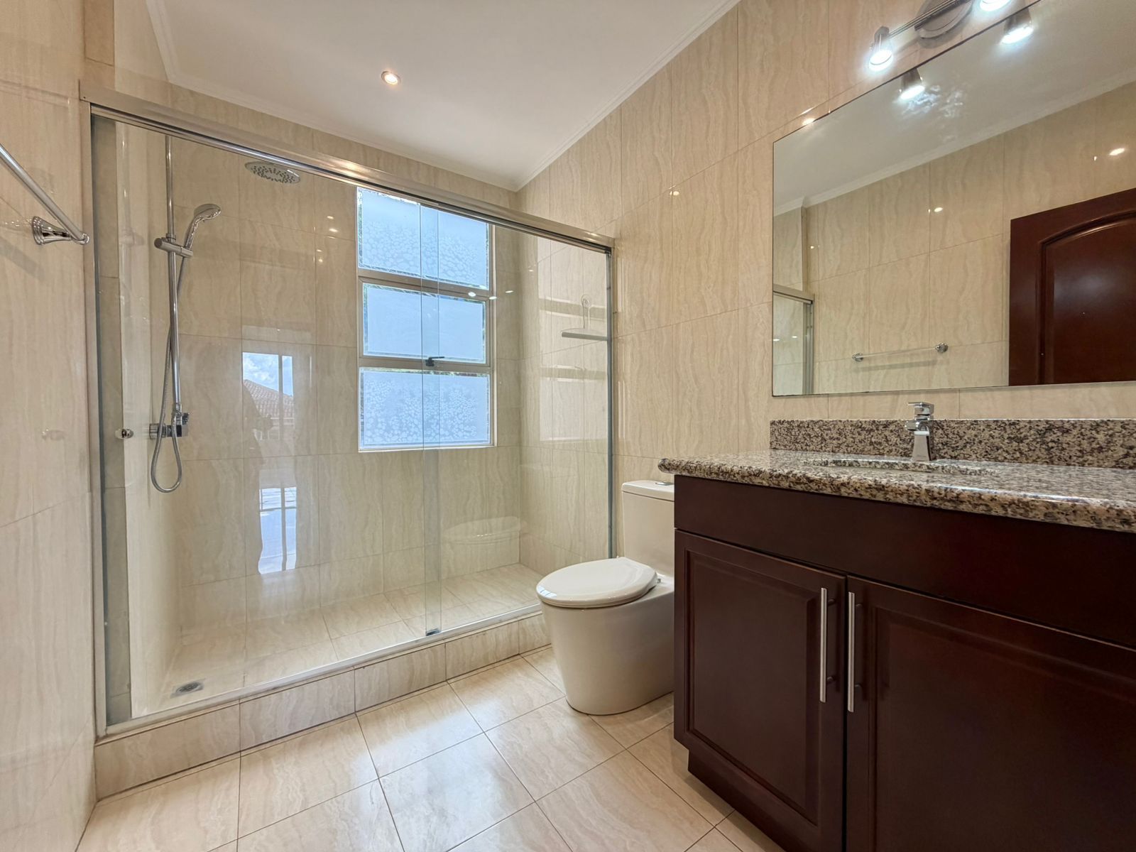 Apartamento con terraza y vista a la ciudad - Foto 10