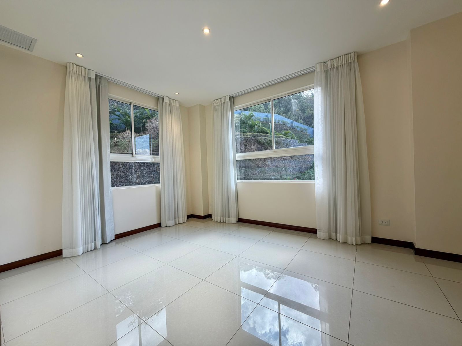 Apartamento con terraza y vista a la ciudad - Foto 6