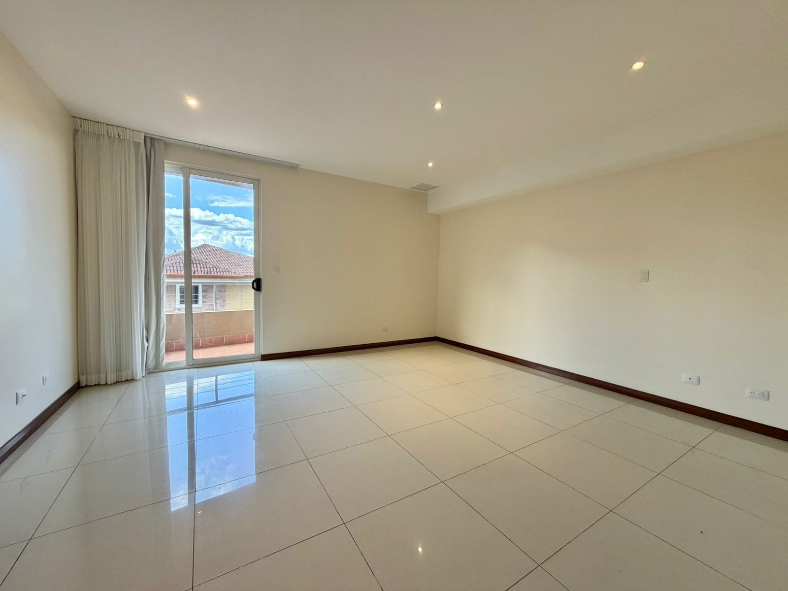 Apartamento con terraza y vista a la ciudad - Foto 11