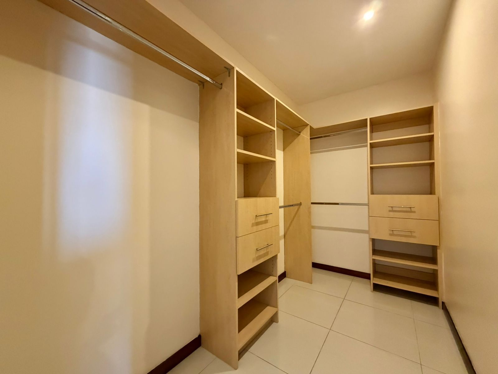 Apartamento con terraza y vista a la ciudad - Foto 8