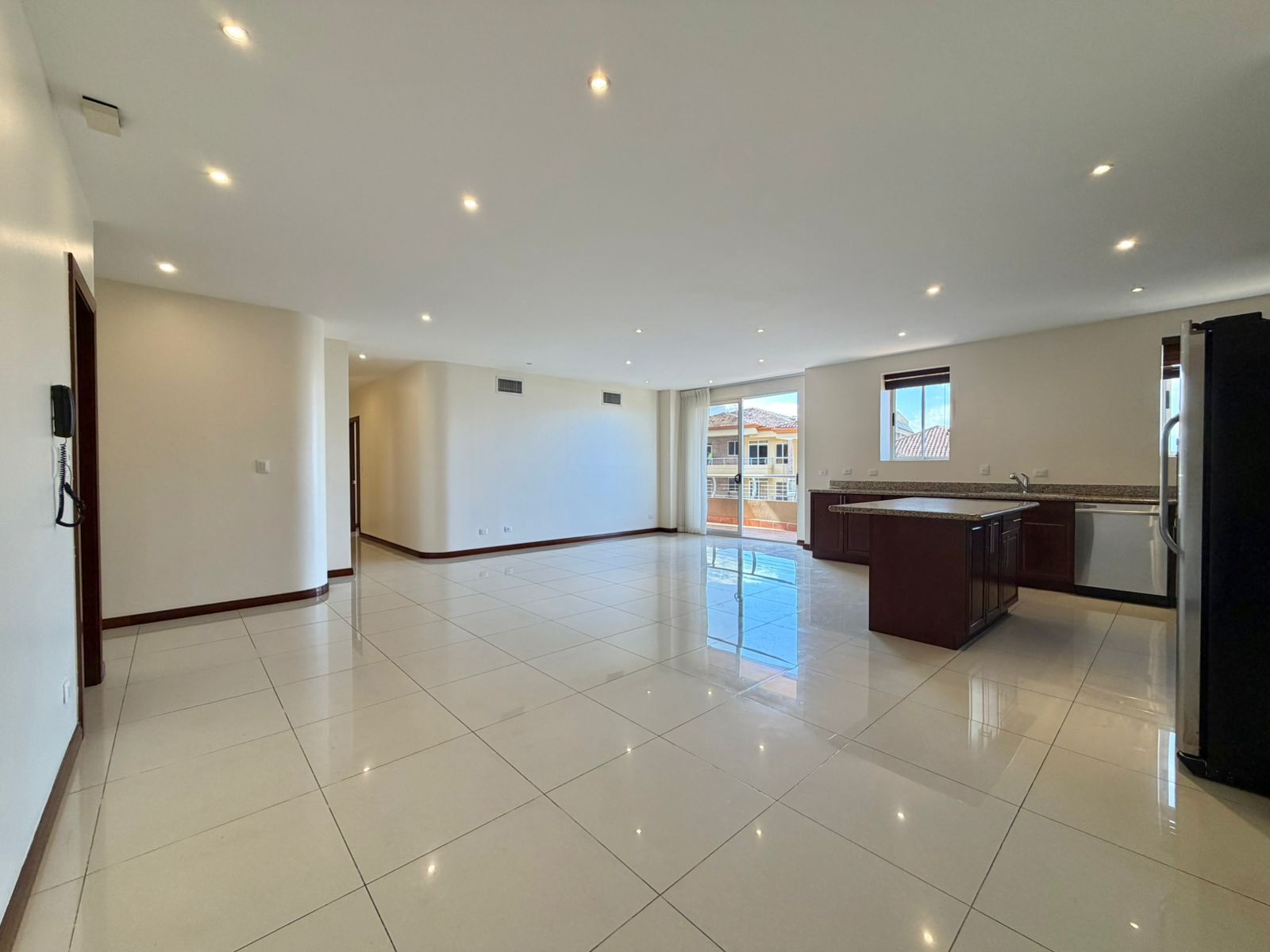 Apartamento con terraza y vista a la ciudad - Foto 5