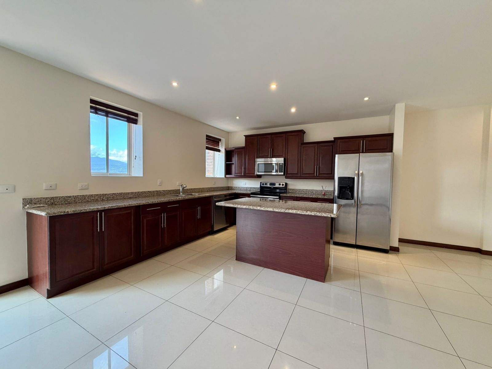 Apartamento con terraza y vista a la ciudad - Foto 2