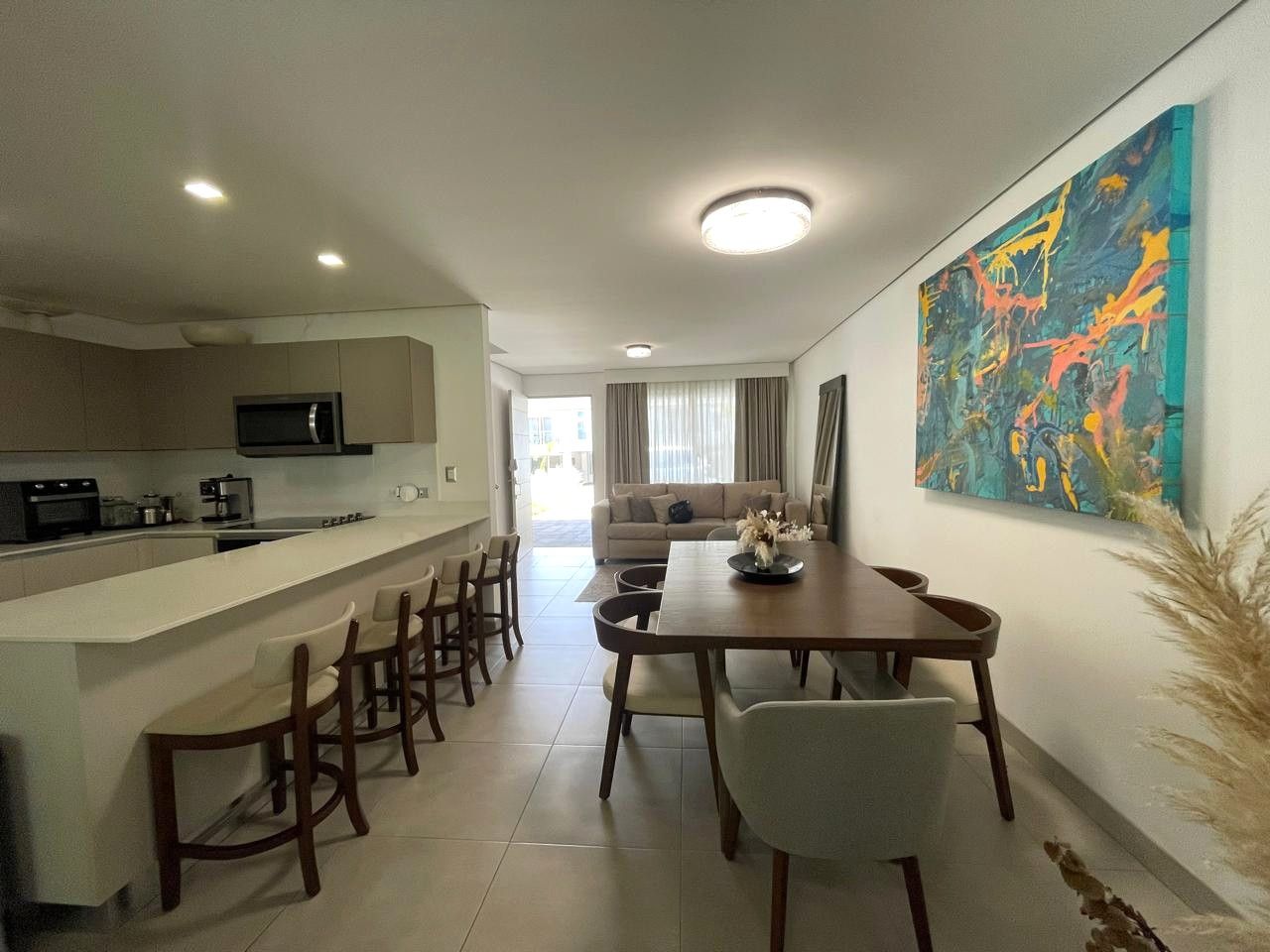 Casa con amplios espacios y jardín con terraza - Foto 2