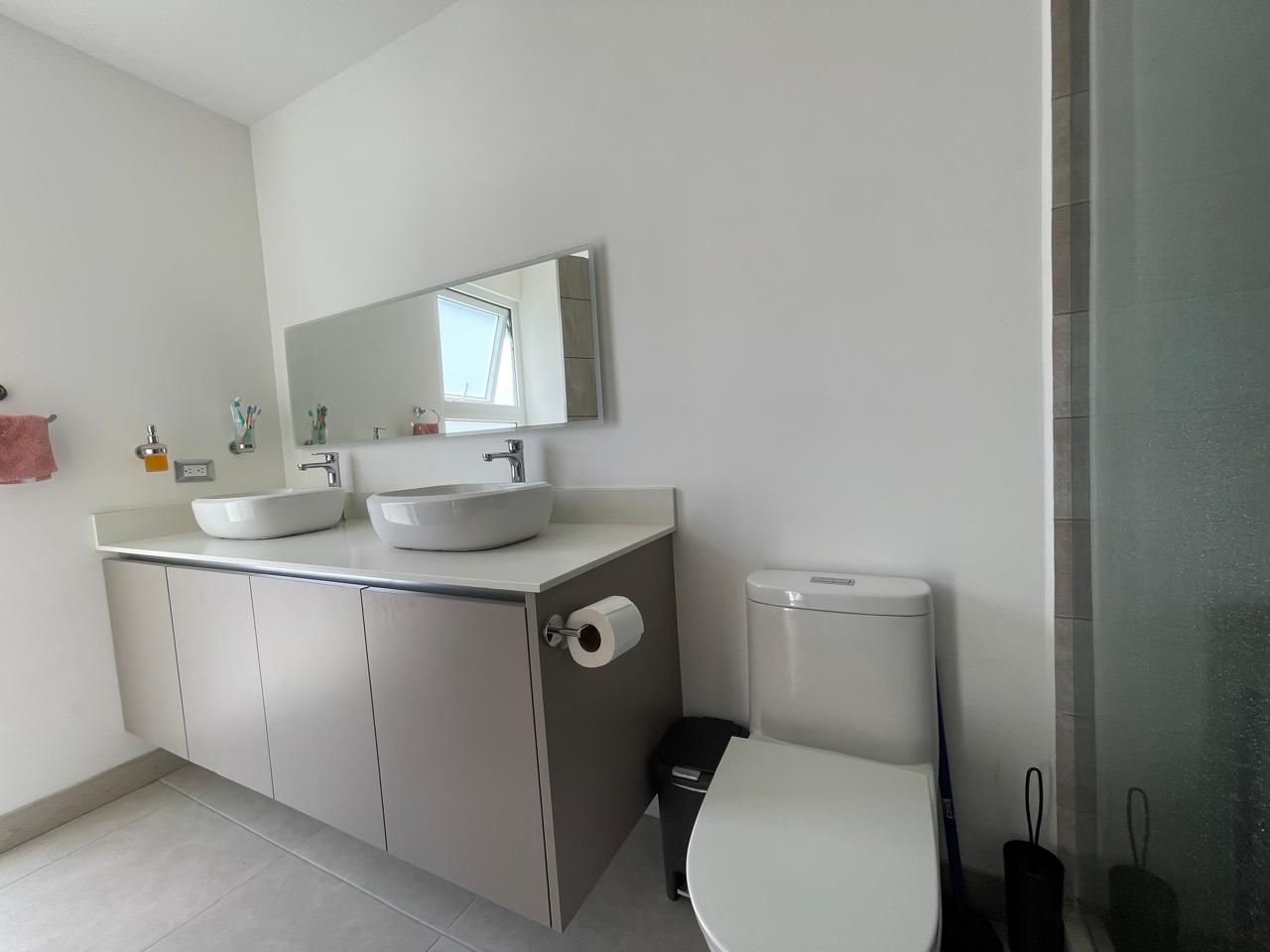 Casa con amplios espacios y jardín con terraza - Foto 15