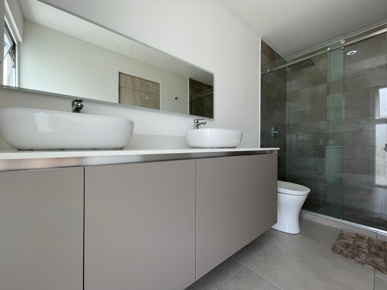 Casa con amplios espacios y jardín con terraza - Foto 16