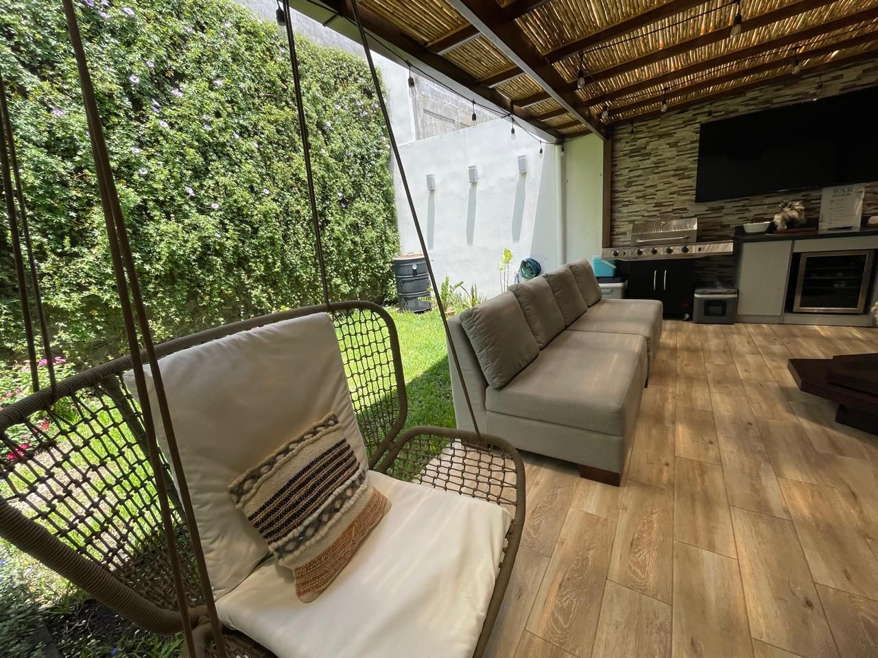 Casa con amplios espacios y jardín con terraza - Foto 19