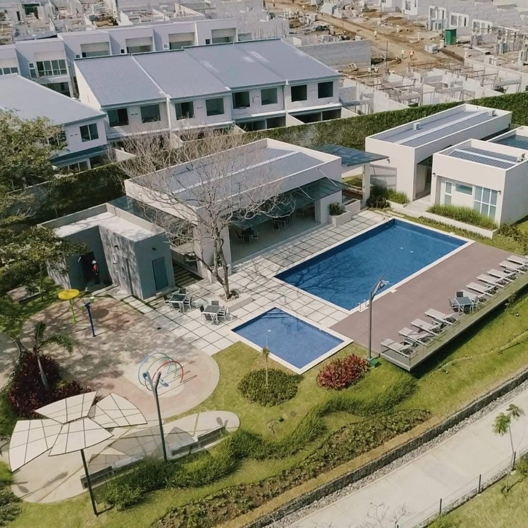 Casa con amplios espacios y jardín con terraza - Foto 21