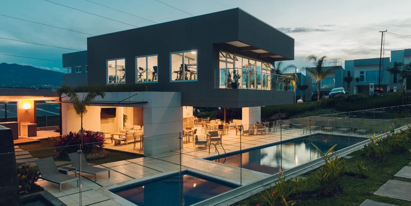 Casa con amplios espacios y jardín con terraza - Foto 23