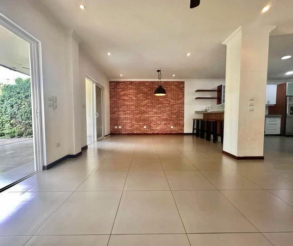 Casa con gran patio - Foto 2