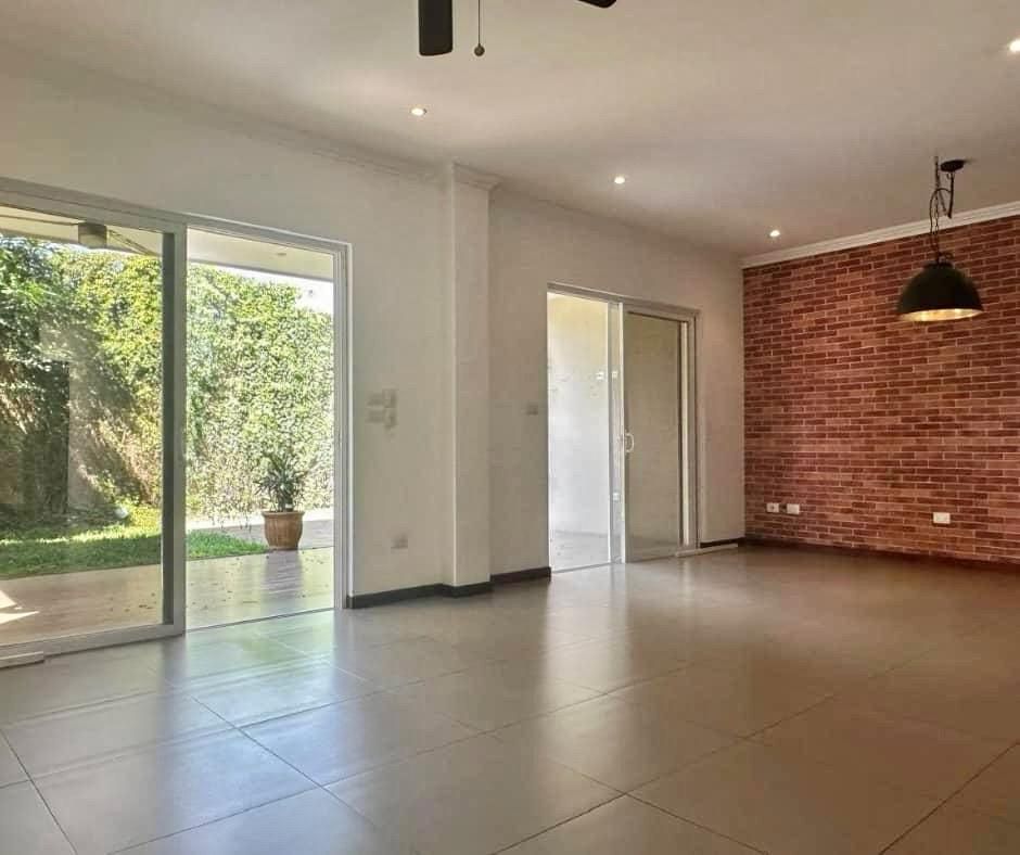 Casa con gran patio - Foto 3