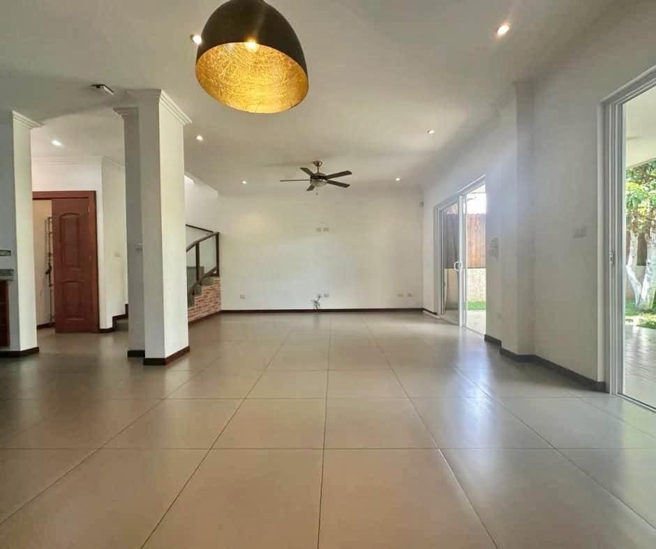 Casa con gran patio - Foto 4