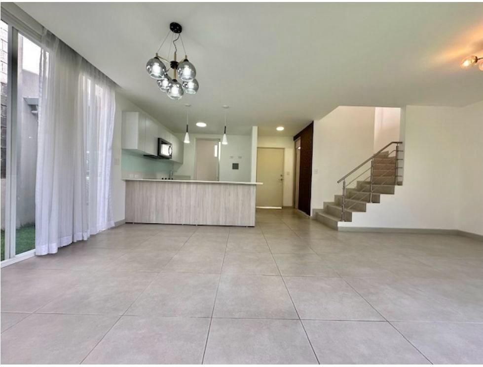 Casa con Terraza Techada