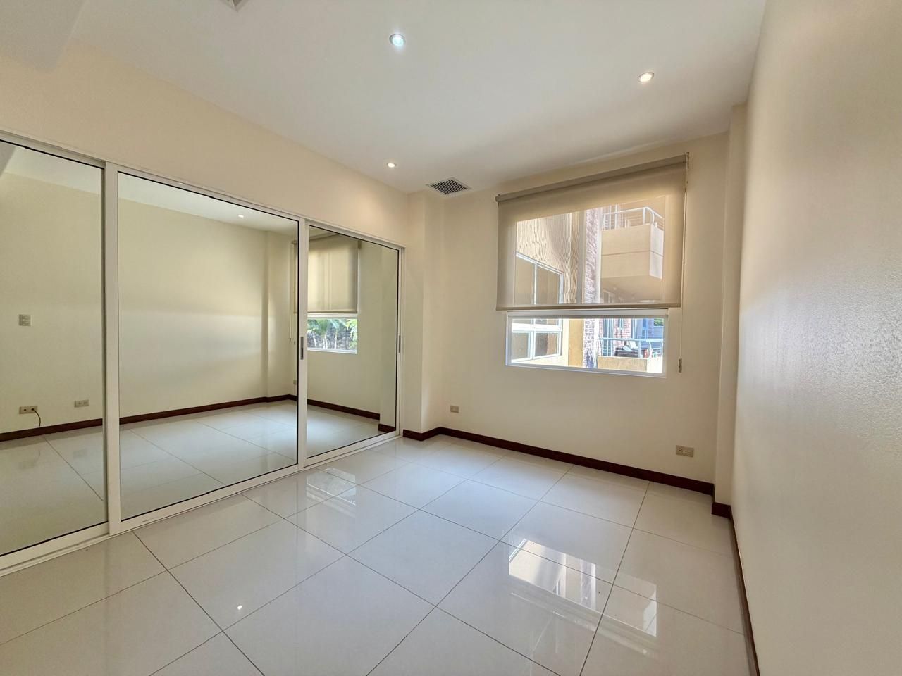 Apartamento con Gran Terraza y línea blanca - Foto 8