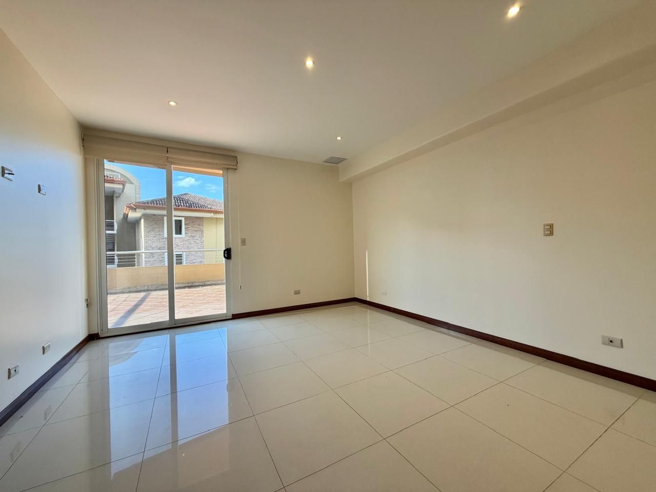 Apartamento con Gran Terraza y línea blanca - Foto 5