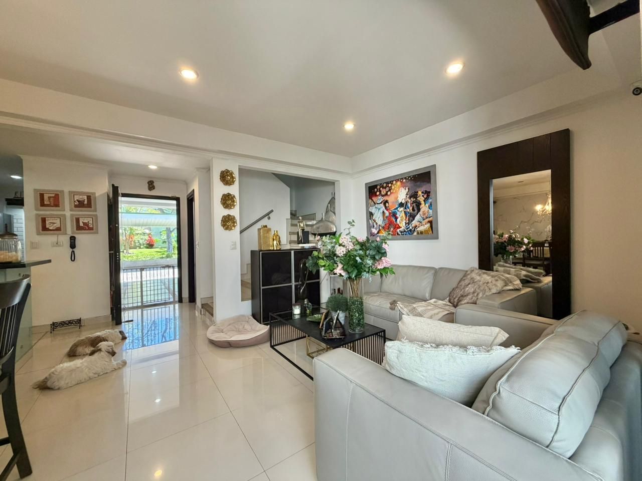 Casa espaciosa con Terraza Techada - Foto 2