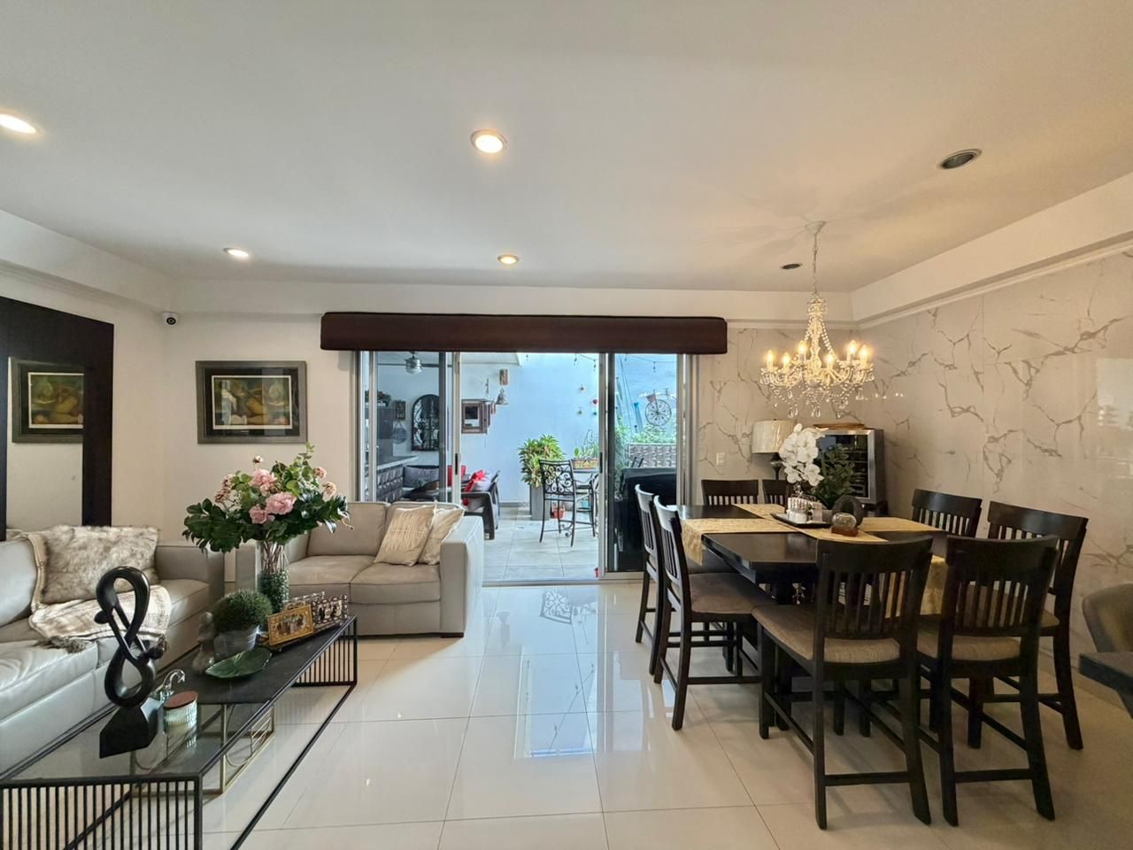 Casa espaciosa con Terraza Techada