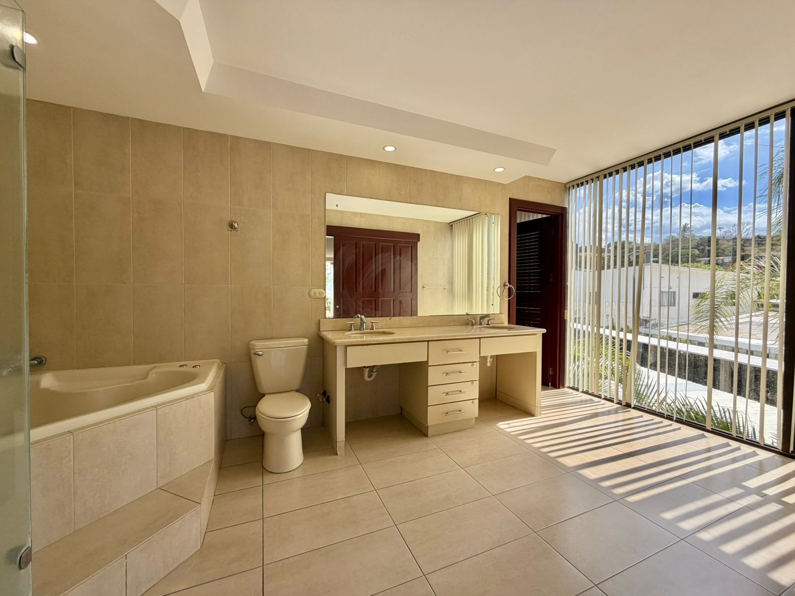 Apartamento muy amplio con Linea Blanca - Foto 7