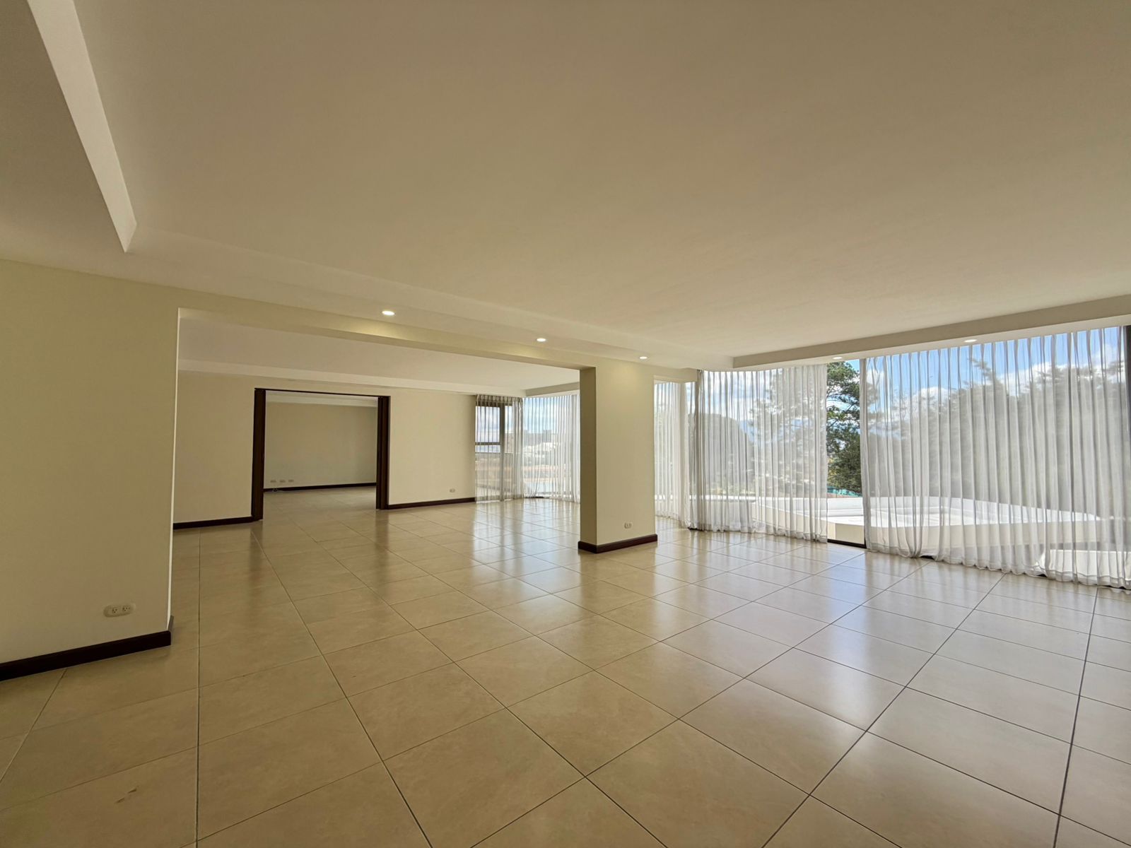 Apartamento muy amplio con Linea Blanca - Foto 2