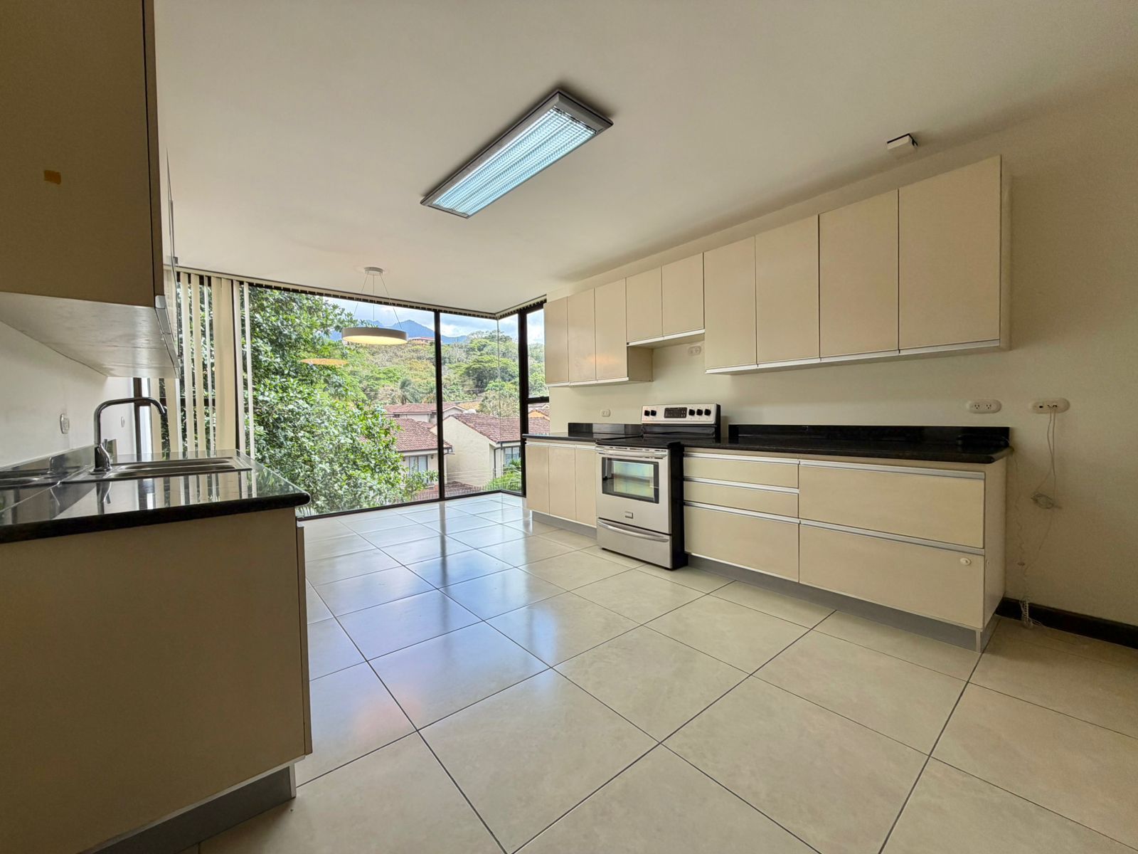 Apartamento muy amplio con Linea Blanca - Foto 3