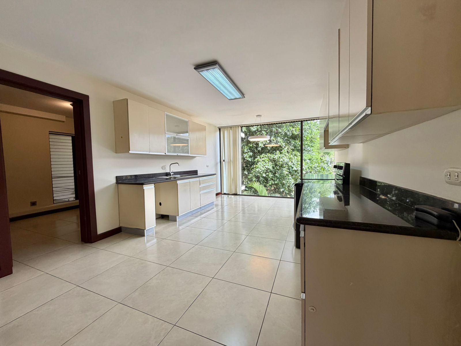 Apartamento muy amplio con Linea Blanca - Foto 5