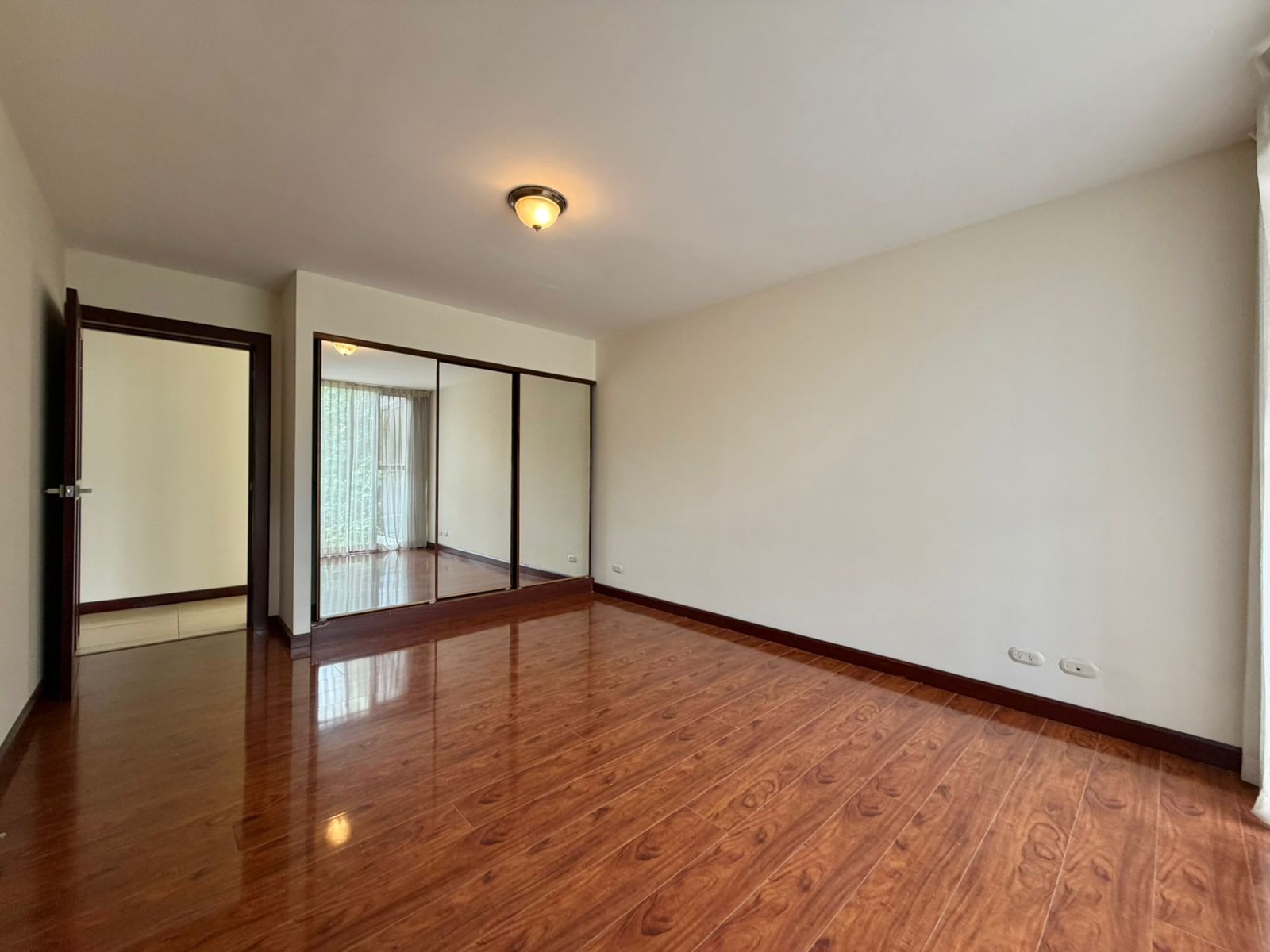 Apartamento muy amplio con Linea Blanca - Foto 10