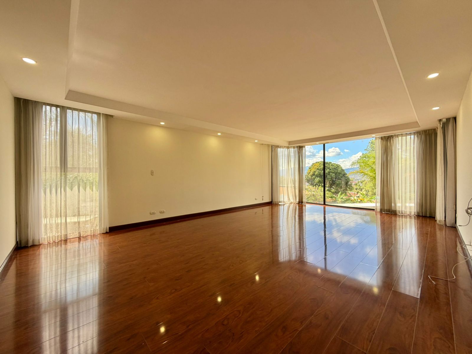 Apartamento muy amplio con Linea Blanca - Foto 6