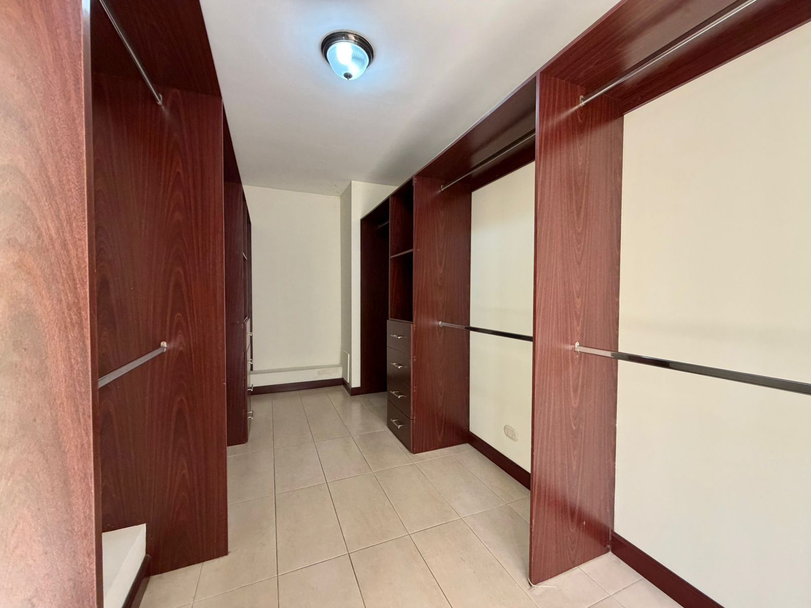 Apartamento muy amplio con Linea Blanca - Foto 9