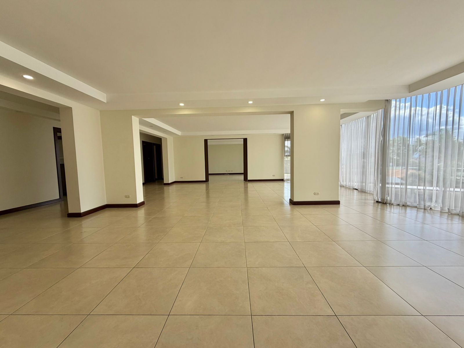 Apartamento muy amplio con Linea Blanca