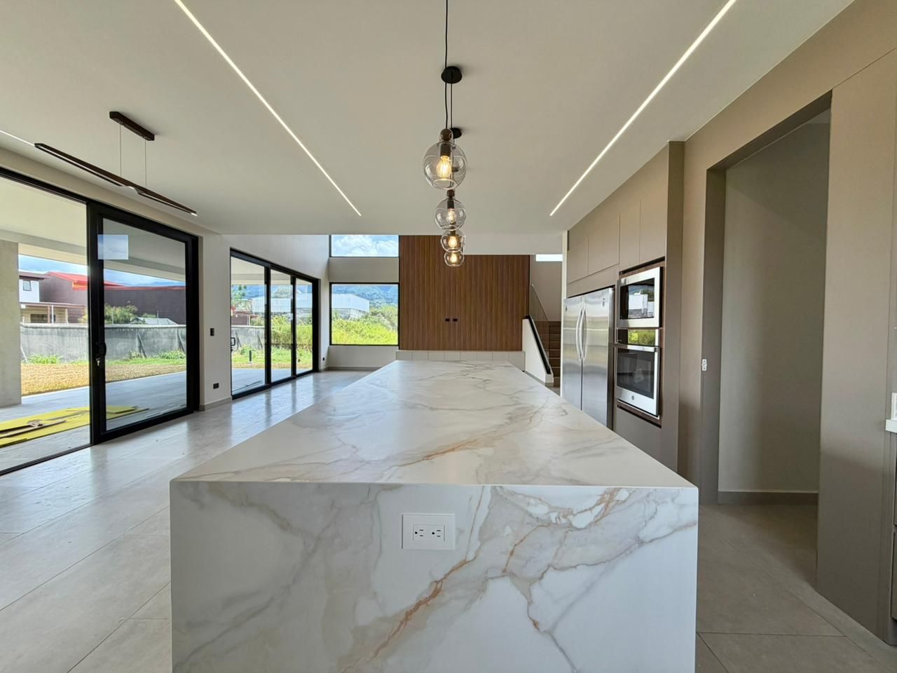 Casa de Lujo a Estrenar con grandes áreas verdes - Foto 5