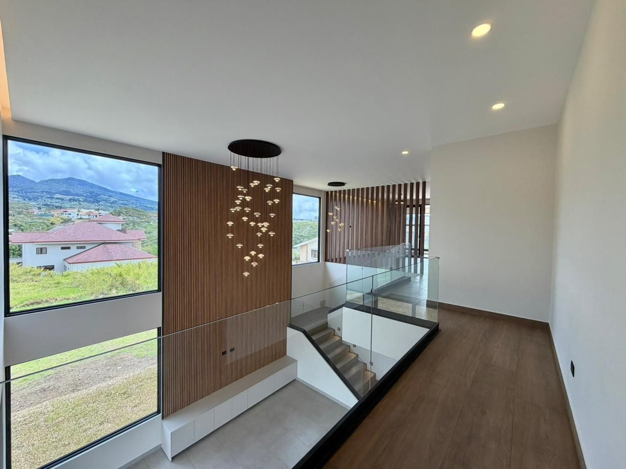 Casa de Lujo a Estrenar con grandes áreas verdes - Foto 2