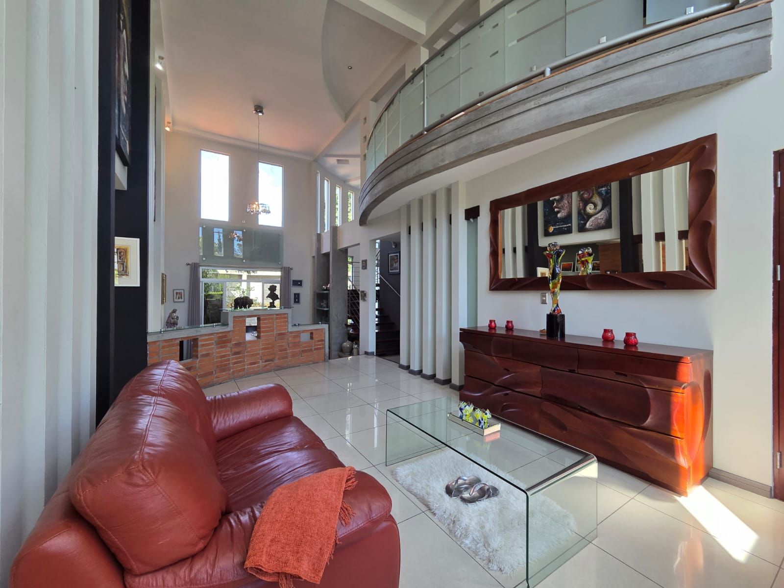 Casa con Arquitectura Moderna 