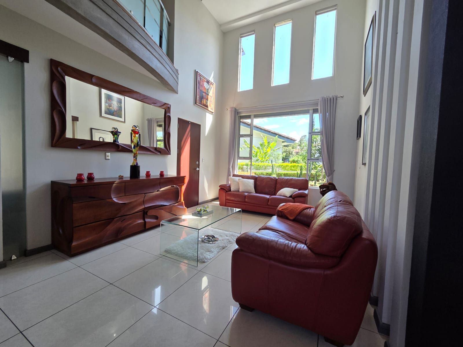 Casa con Arquitectura Moderna  - Foto 3
