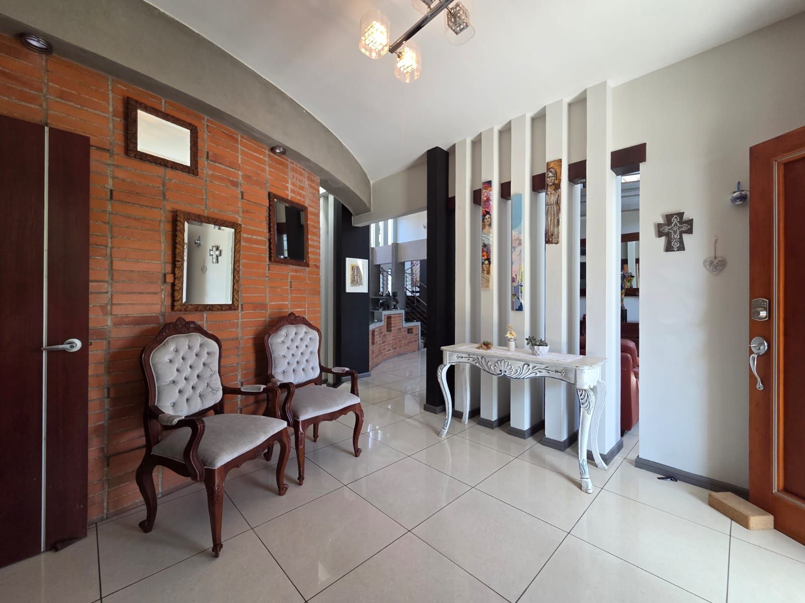 Casa con Arquitectura Moderna  - Foto 4