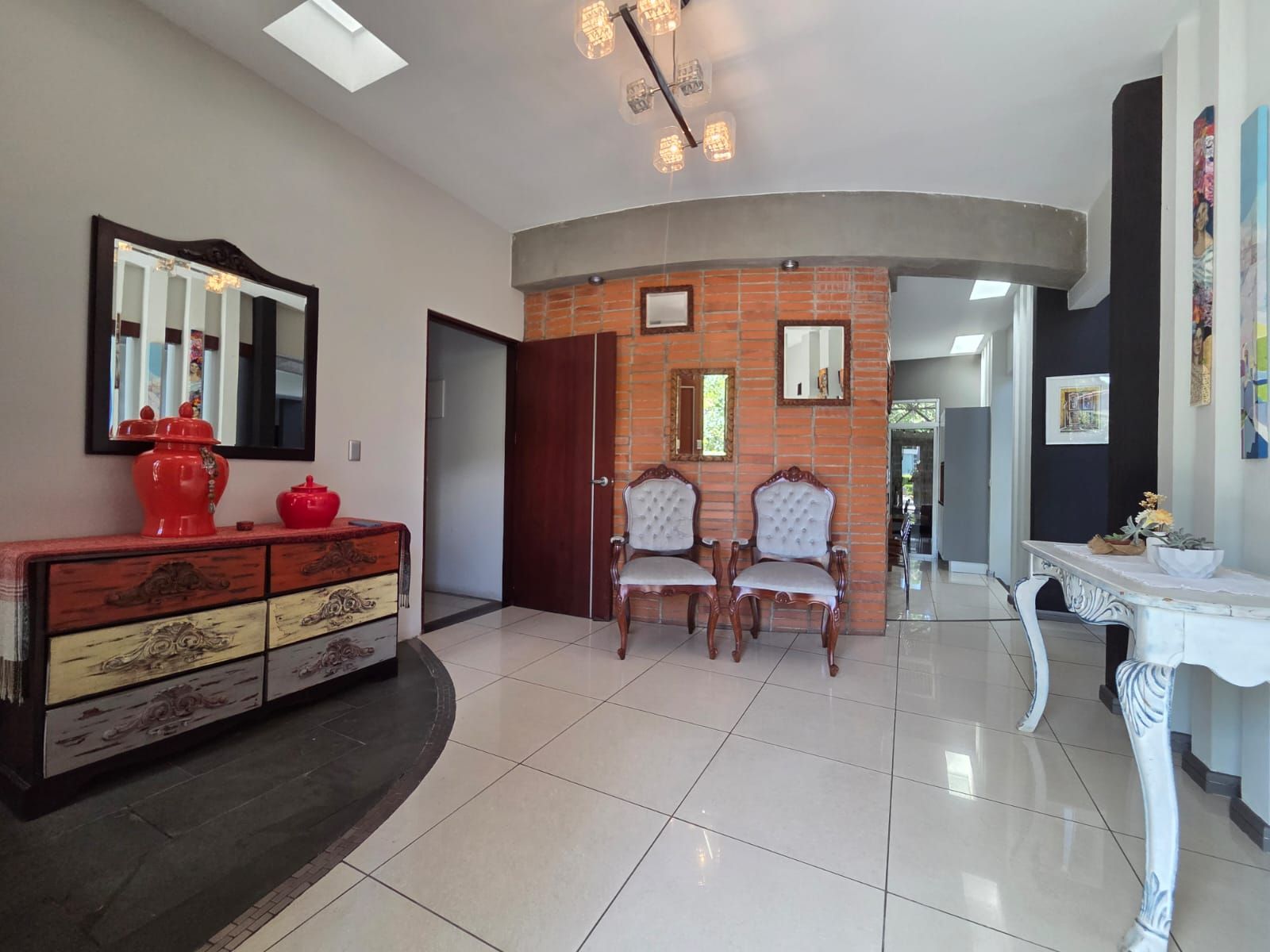 Casa con Arquitectura Moderna  - Foto 6